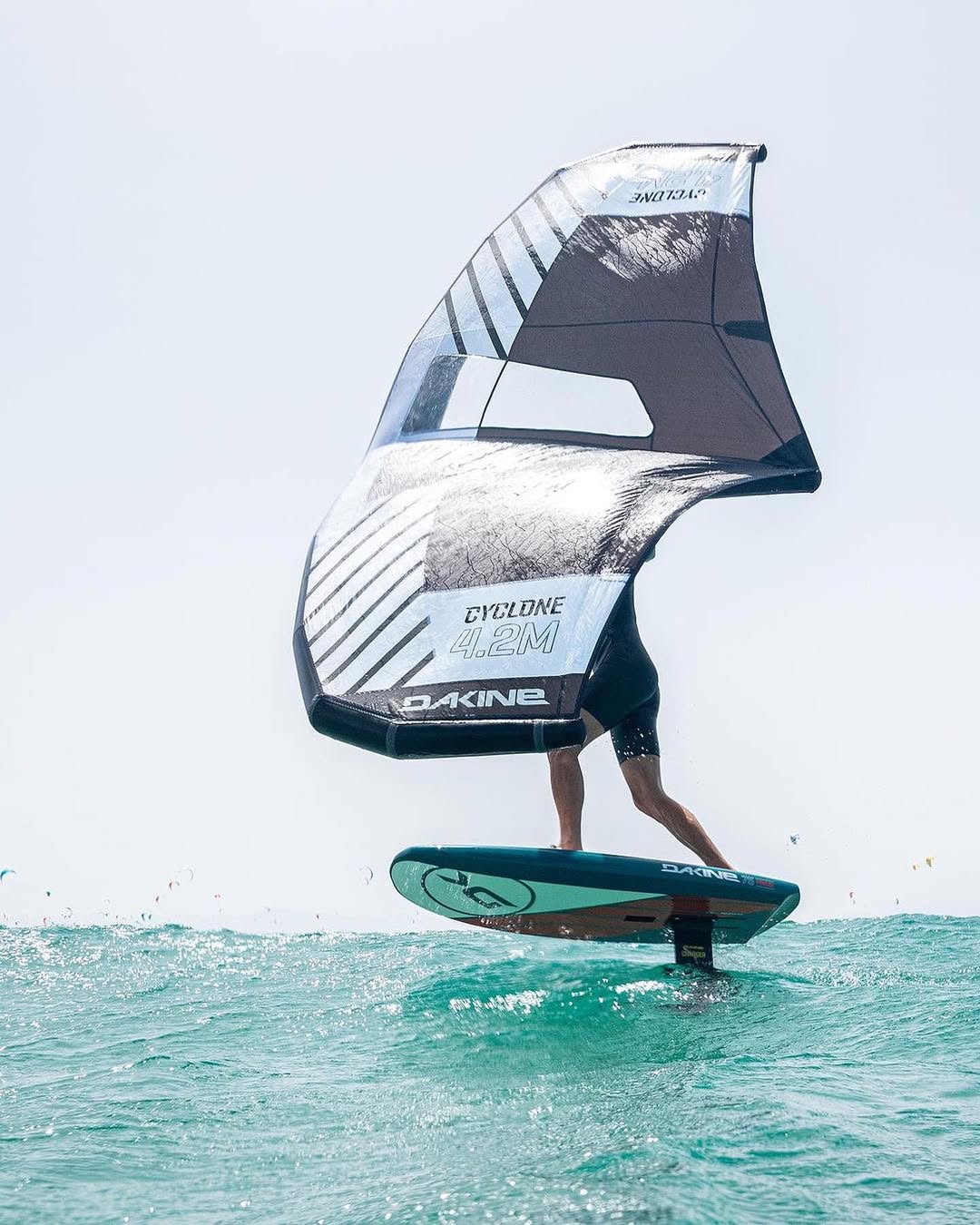 Винг Dakine Cyclone V2 — лёгкий и стабильный wing для вингфойлинга