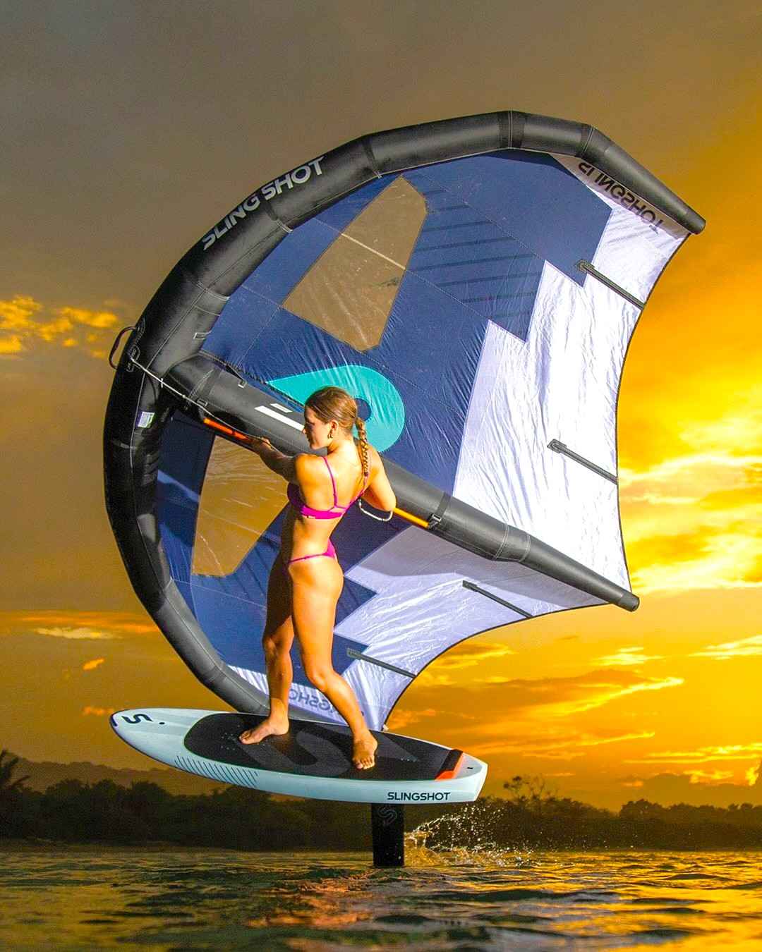 Винг Slingshot SlingWing V6 2026 - купить для вингфойла | WING-SHOP Винг Slingshot SlingWing V6 2026 в действии на воде